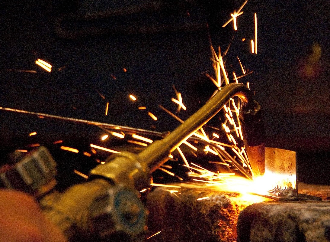 Najważniejsze umiejętności dobrego spawacza – fach w ręku i głowie