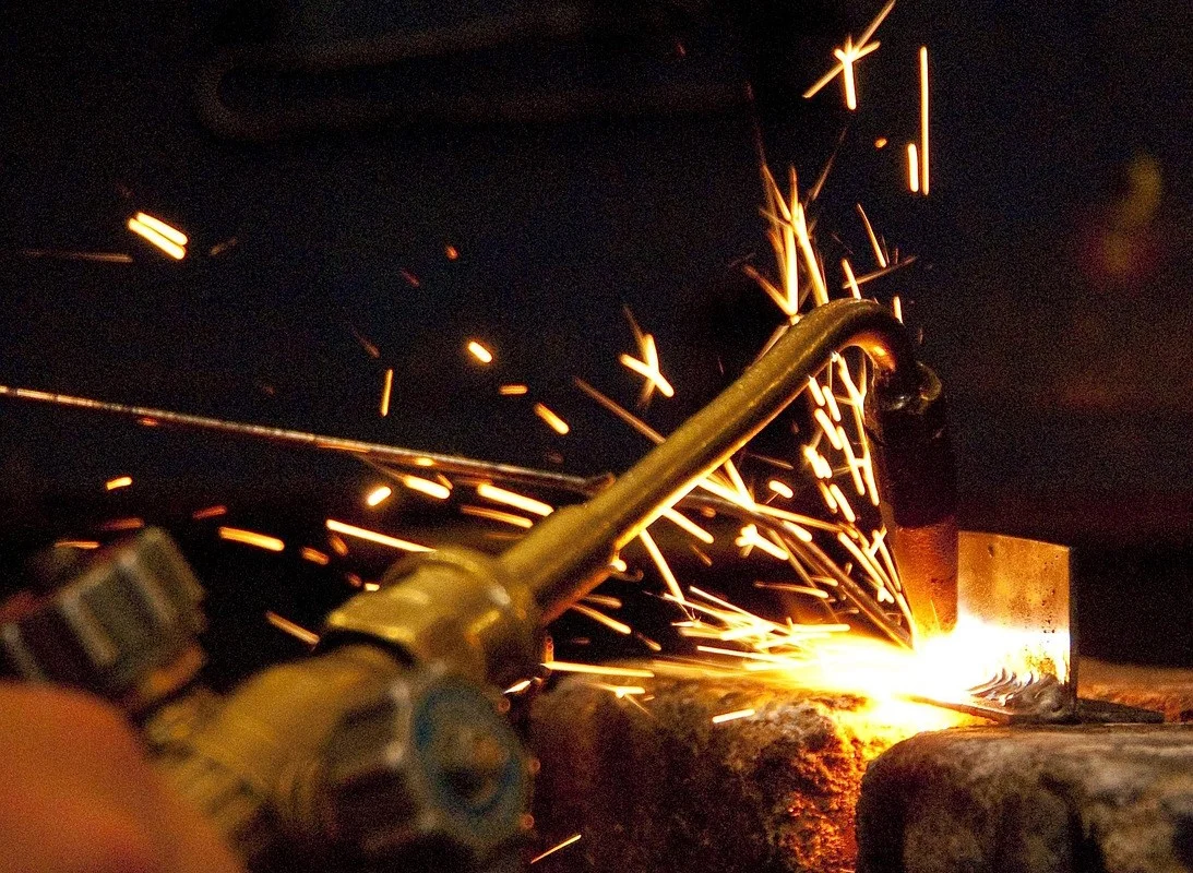 Najważniejsze umiejętności dobrego spawacza – fach w ręku i głowie